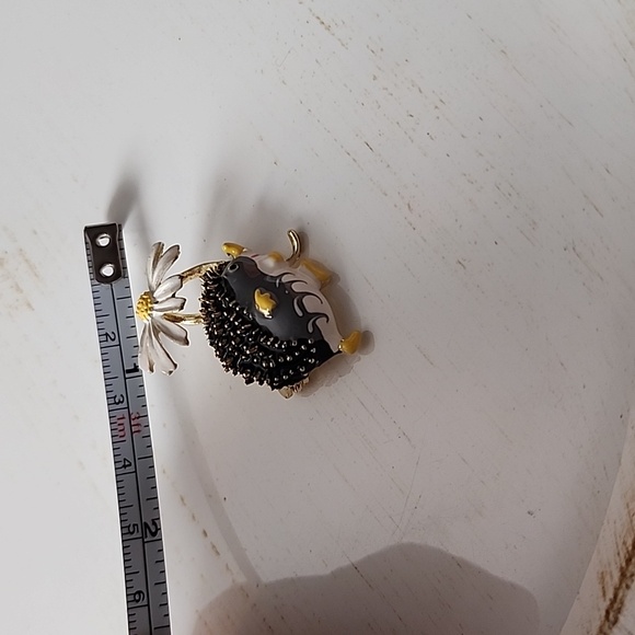 HEDGEHOG With Daisy Umbrella Brooch Grey  CUTENESS BRG - Picture 3 of 4